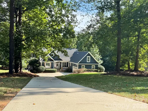 9040 Fair Oak DR, Sherrills Ford, NC 28673
