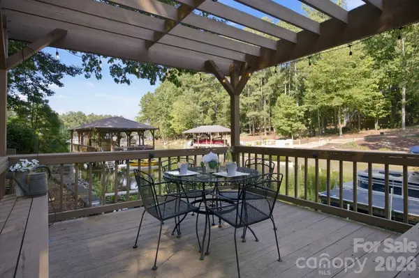 9040 Fair Oak DR, Sherrills Ford, NC 28673