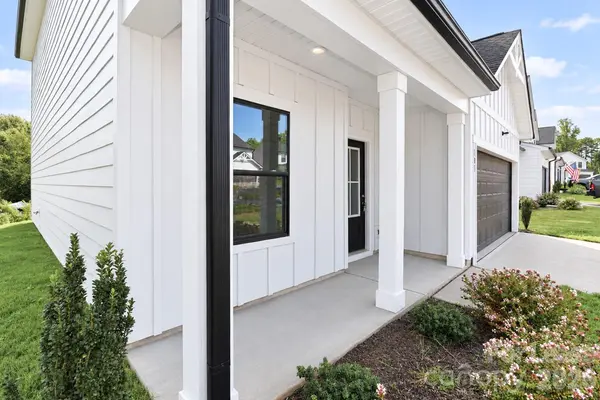 105 Silverwood CT, Mooresville, NC 28115