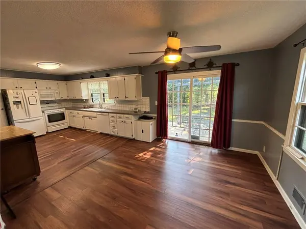 8823 E 57th ST #E, Raytown, MO 64133