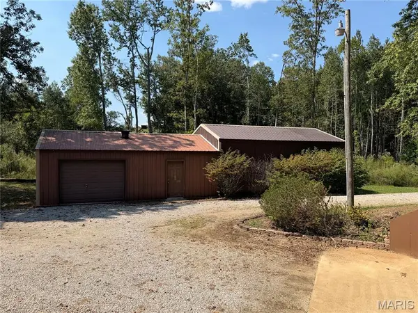 136 Highway O, Williamsville, MO 63901