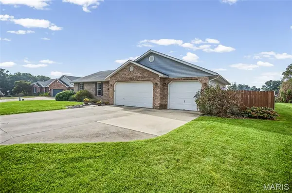 2724 Bryden CT, Alton, IL 62002