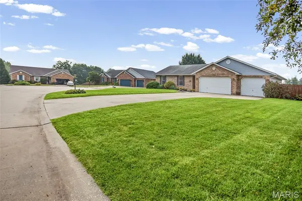 2724 Bryden CT, Alton, IL 62002