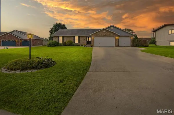 2724 Bryden CT, Alton, IL 62002