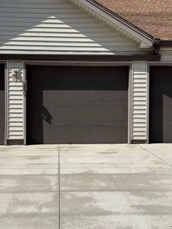 912 Stradford CIR #B, Buffalo Grove, IL 60089