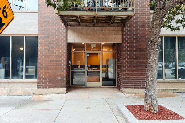 912 W Chicago AVE #403, Chicago, IL 60642