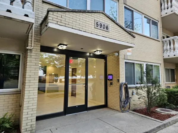 5906 N Sheridan RD #2E, Chicago, IL 60660