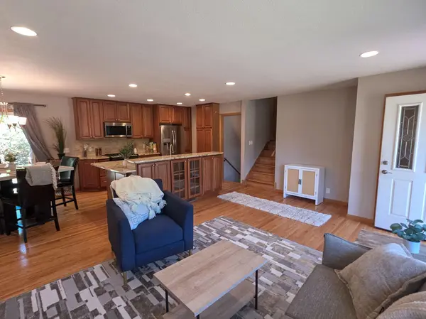 5033 Overlook DR, Bloomington, MN 55437