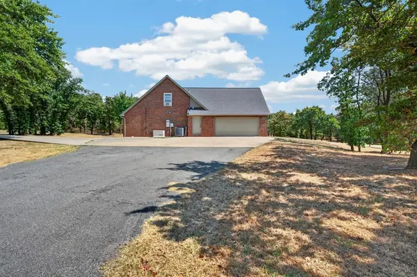 11170 Cindy LN, Guthrie, OK 73044