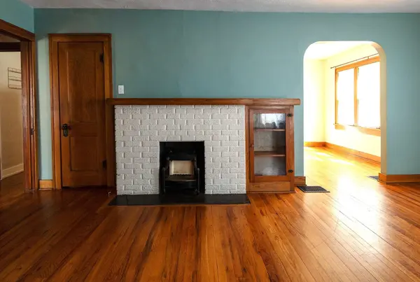 810 S Madison Ave, Wichita, KS 67211-2819