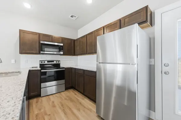 472 E Harper St, Valley Center, KS 67147-8948