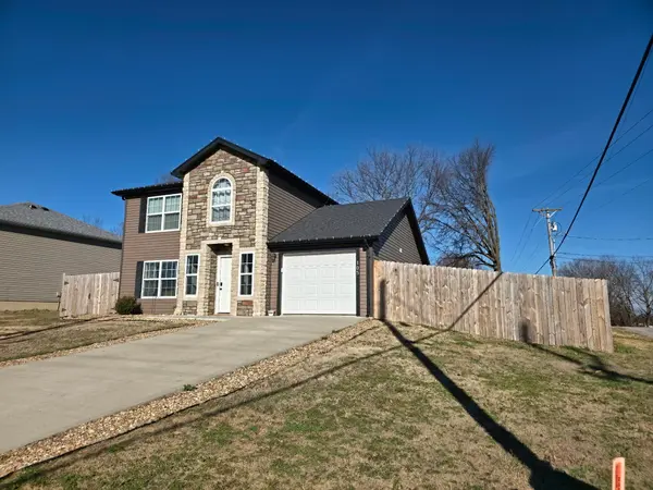 105 W Craig ST, Stockton, MO 65785