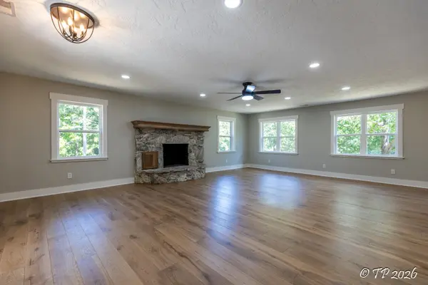 9845 County Road 8530, West Plains, MO 65775