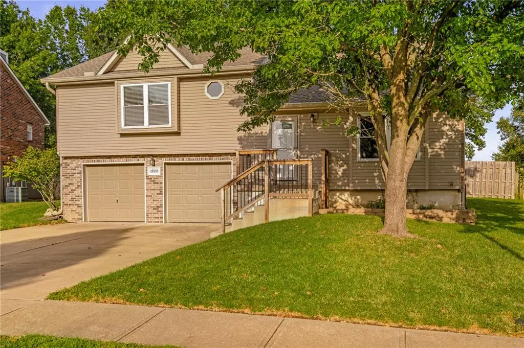 13835 S Shannan ST, Olathe, KS 66062