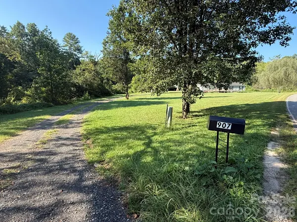 907 Epley DR, Marion, NC 28752