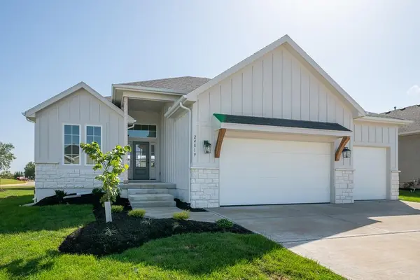 24819 W 112th ST, Olathe, KS 66061