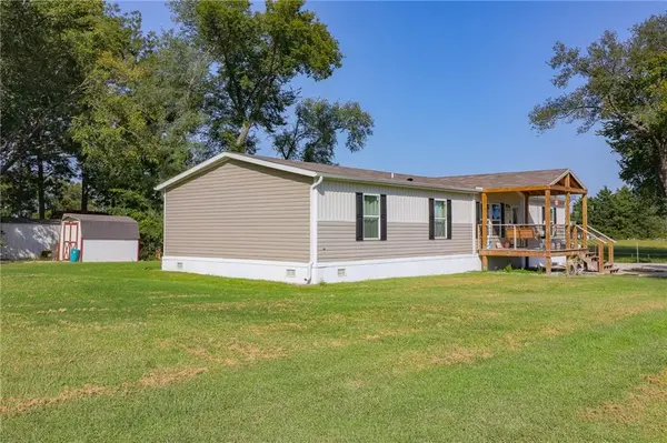 213 S Walnut ST, Centerview, MO 64019