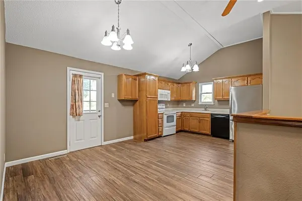 13835 S Shannan ST, Olathe, KS 66062