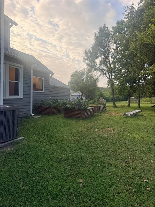 16526 New Lawrence RD, Leavenworth, KS 66048