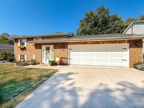 95 Sunray DR, Highland, IL 62249