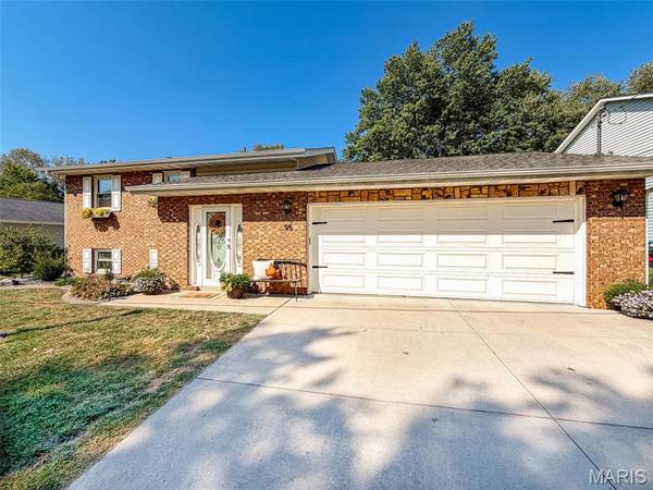 95 Sunray DR, Highland, IL 62249