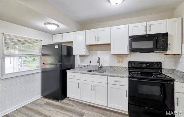 114 Monteith CIR, St Louis, MO 63137
