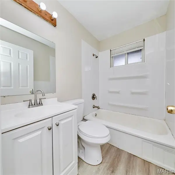 114 Monteith CIR, St Louis, MO 63137