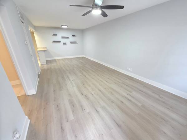 1950 Kenilworth CIR #A, Hoffman Estates, IL 60169