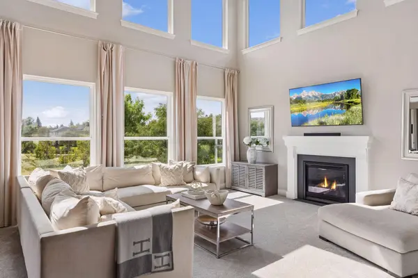 4061 San Vitero CIR, Chaska, MN 55318
