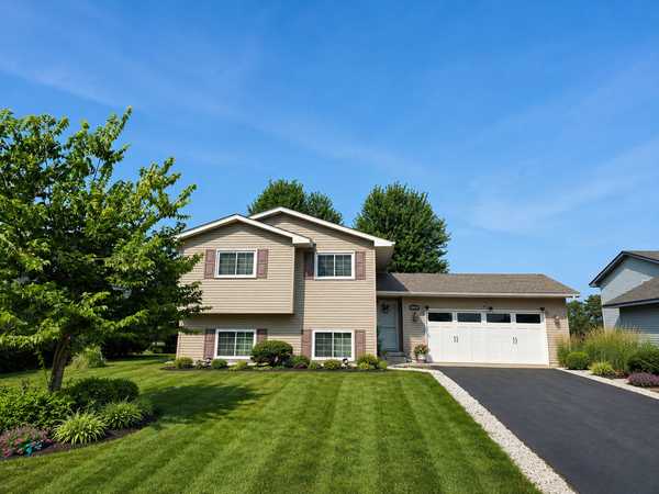 9748 Hames CT S, Cottage Grove, MN 55016