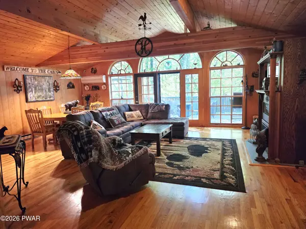 300 Forest DR, Lords Valley, PA 18428