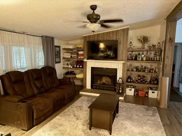 689 Schmitt Road, Rossville, GA 30741