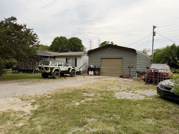 689 Schmitt Road, Rossville, GA 30741