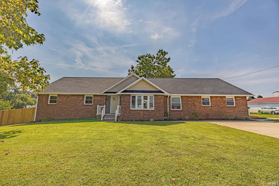 407 E 12th ST, Huntingburg, IN 47542