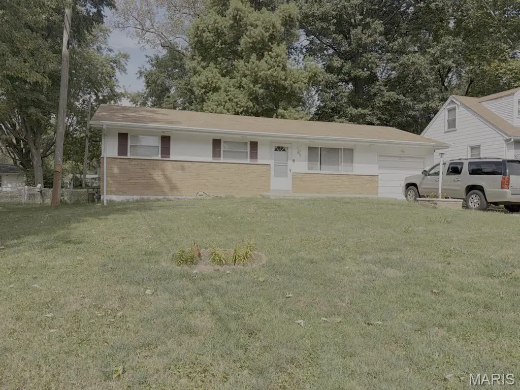 839 Font LN, Bellefontaine Nghbrs, MO 63137