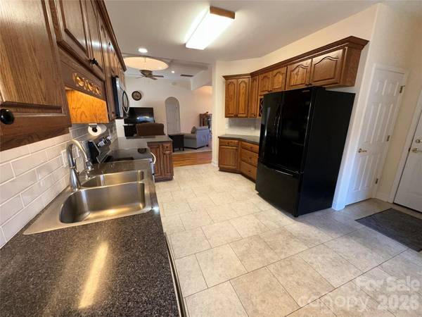 7672 Maple Bluff LN, Concord, NC 28025