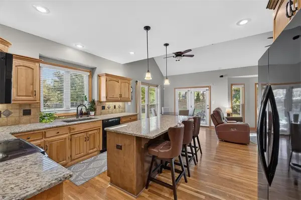 2633 SW Wintergarden DR, Lee's Summit, MO 64081