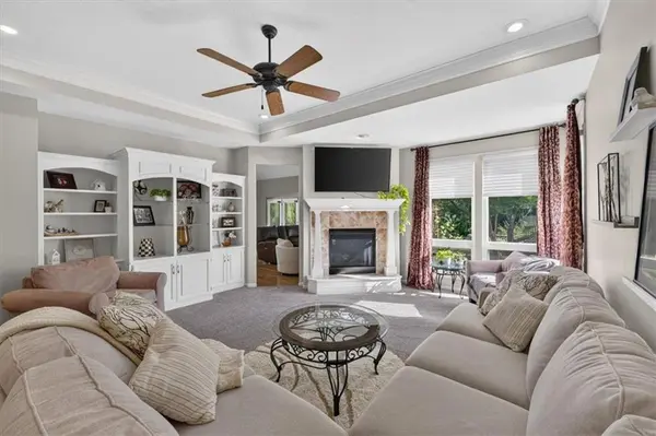 2633 SW Wintergarden DR, Lee's Summit, MO 64081