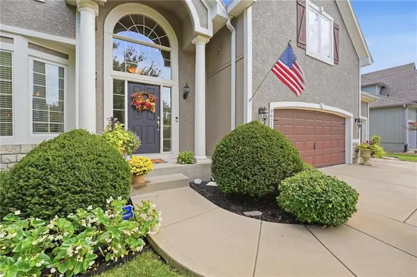 9623 Falcon Valley Dr DR, Lenexa, KS 66220