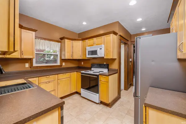 520 N Riley ST, Kendallville, IN 46755-1231