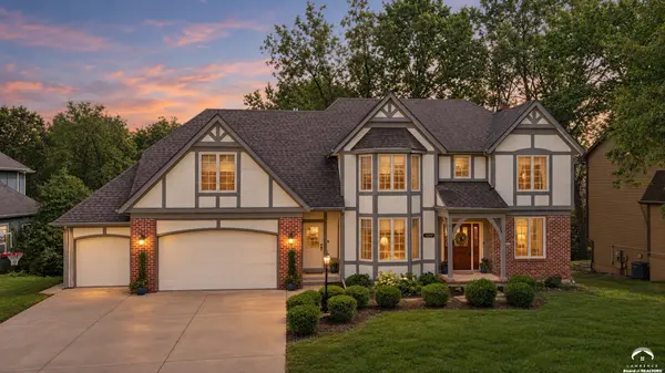 1040 Oak Tree DR, Lawrence, KS 66049