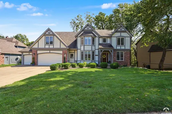 1040 Oak Tree DR, Lawrence, KS 66049