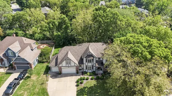 1040 Oak Tree DR, Lawrence, KS 66049