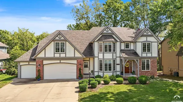 1040 Oak Tree DR, Lawrence, KS 66049