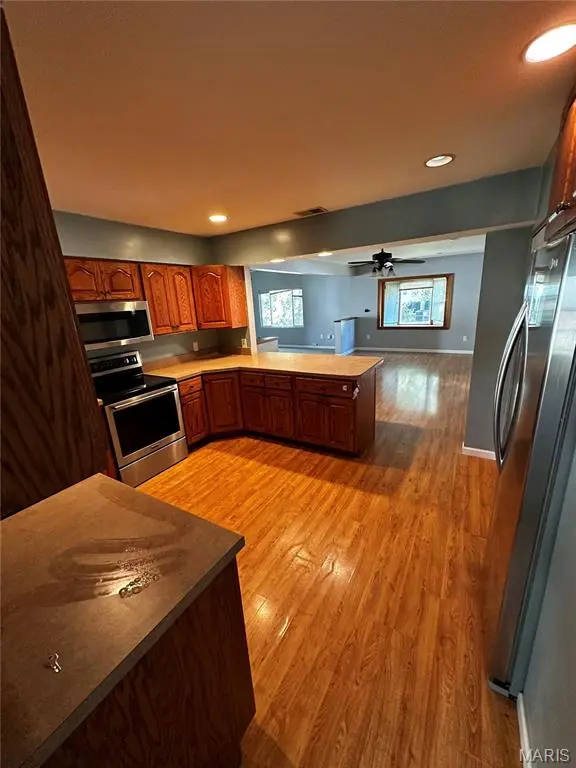 6702 Flowervale DR, Hazelwood, MO 63042