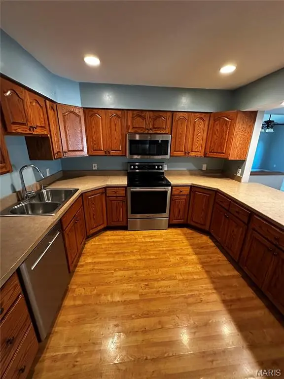 6702 Flowervale DR, Hazelwood, MO 63042