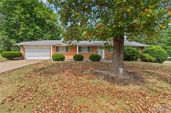 1805 Claudine DR, St Louis, MO 63138