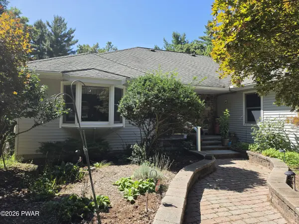 52 Milky WAY, Hawley, PA 18428