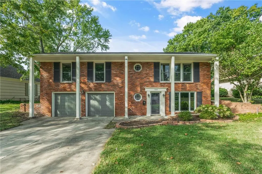 9128 Westbrooke DR, Overland Park, KS 66214