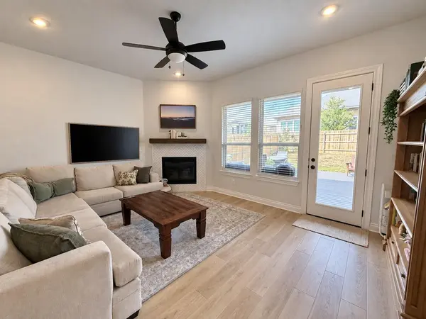 336 Darley Oak DR, Dripping Springs, TX 78620